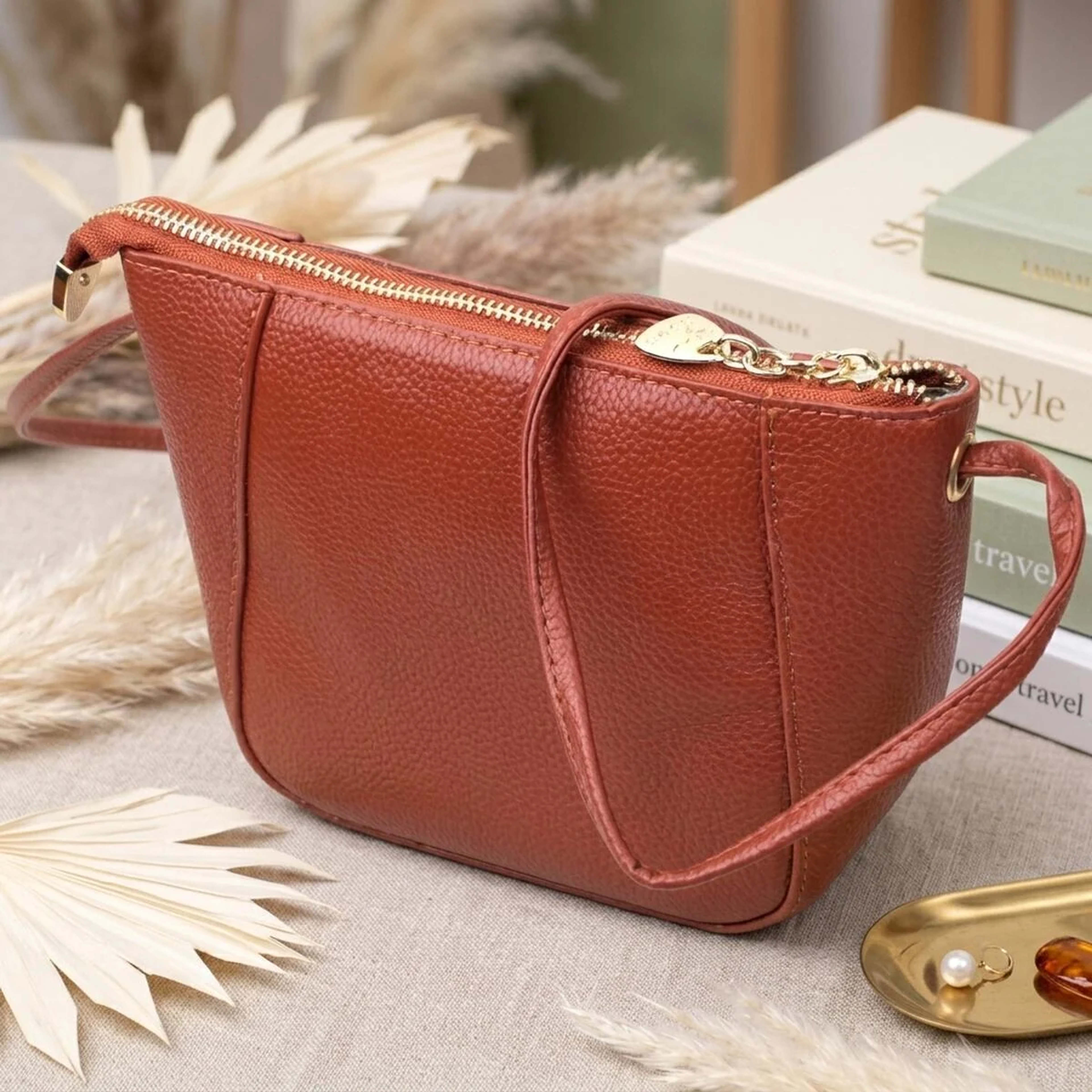 Небольшая женская сумка через плечо из натуральной кожи Vintage 22300 Коричневая