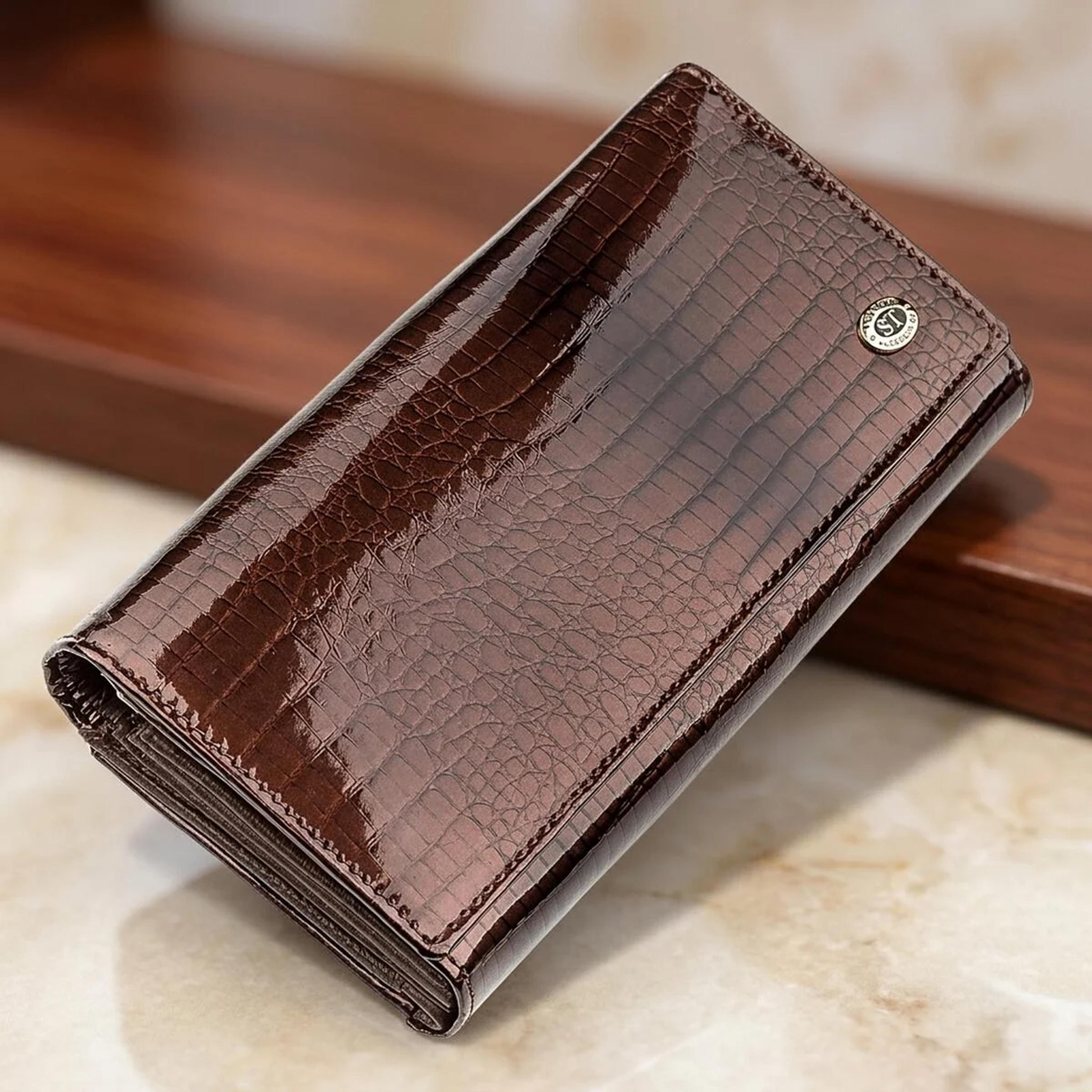 Кошелек женский ST Leather 18431 (S9001A) лакированная кожа Коричневый