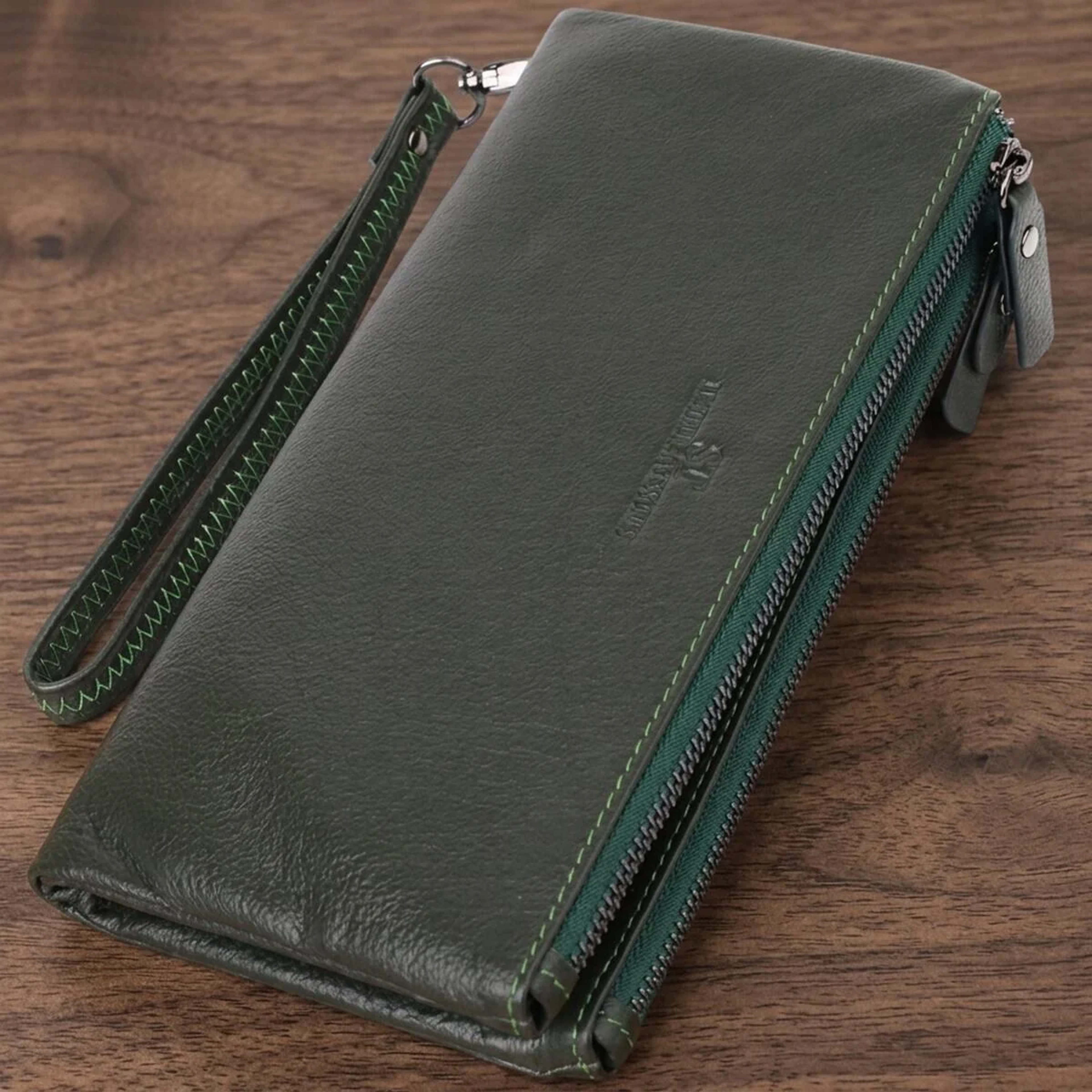 Красивий шкіряний гаманець на три відділення ST Leather 23110 Зелений