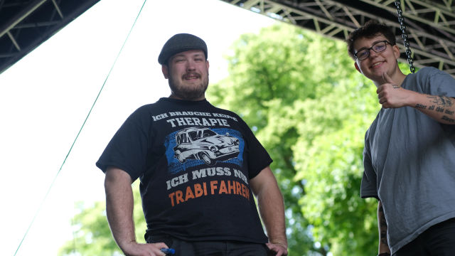 Die Crew zeigt sich trotz der Herausforderungen gut gelaunt