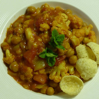 Cauliflower Chickpea Curry