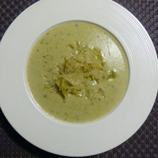 Mustard soup with sauerkraut