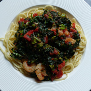 Pasta with kale and prawns