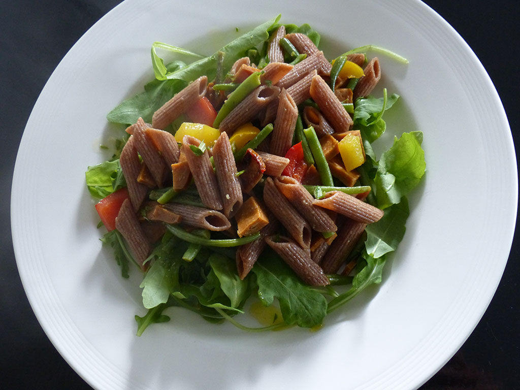 Pasta with (vegan) Salami and French beans