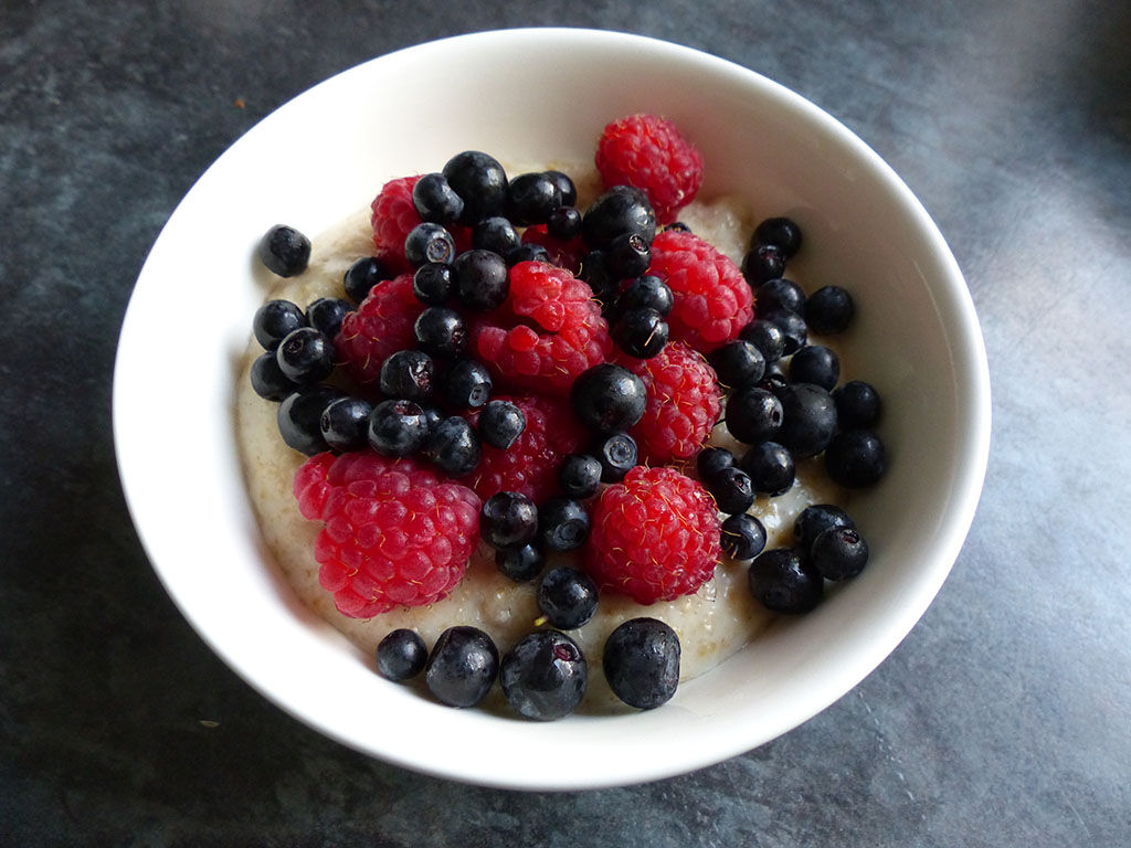 Porridge with fruit