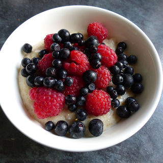 Porridge with fruit