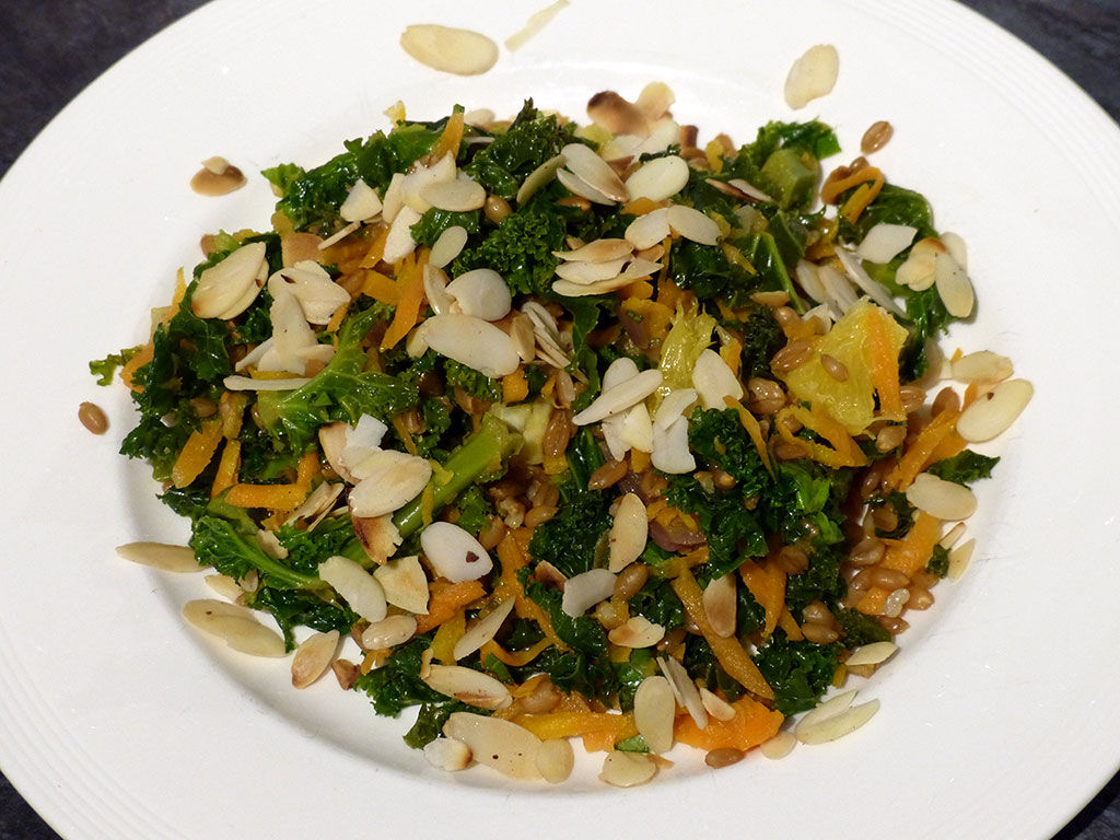 Salad with spelt, carrot and grapefruit