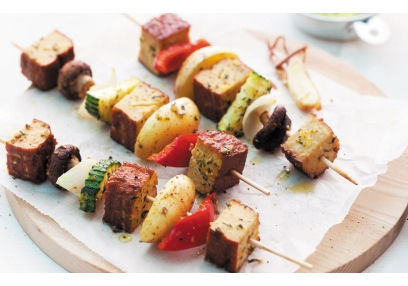 Vegetable skewers with Smoked Tofu