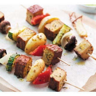 Vegetable skewers with Smoked Tofu