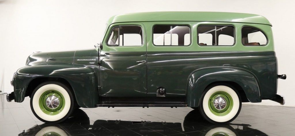 1953 International Harvester R 110 Travelall