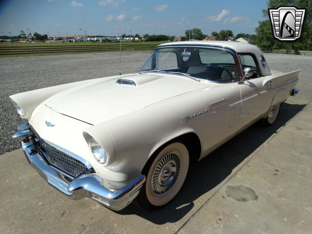 1957 Ford Thunderbird