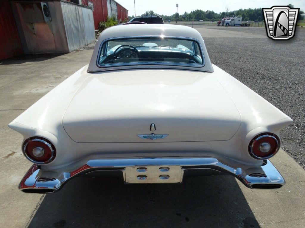 1957 Ford Thunderbird