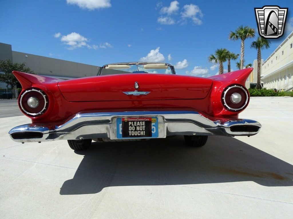 1957 Ford Thunderbird