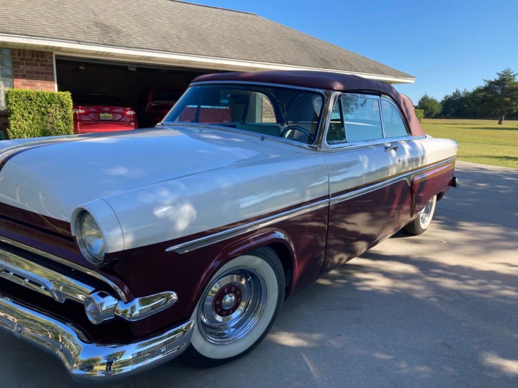 1954 Ford Cresting Sunliner Convertable