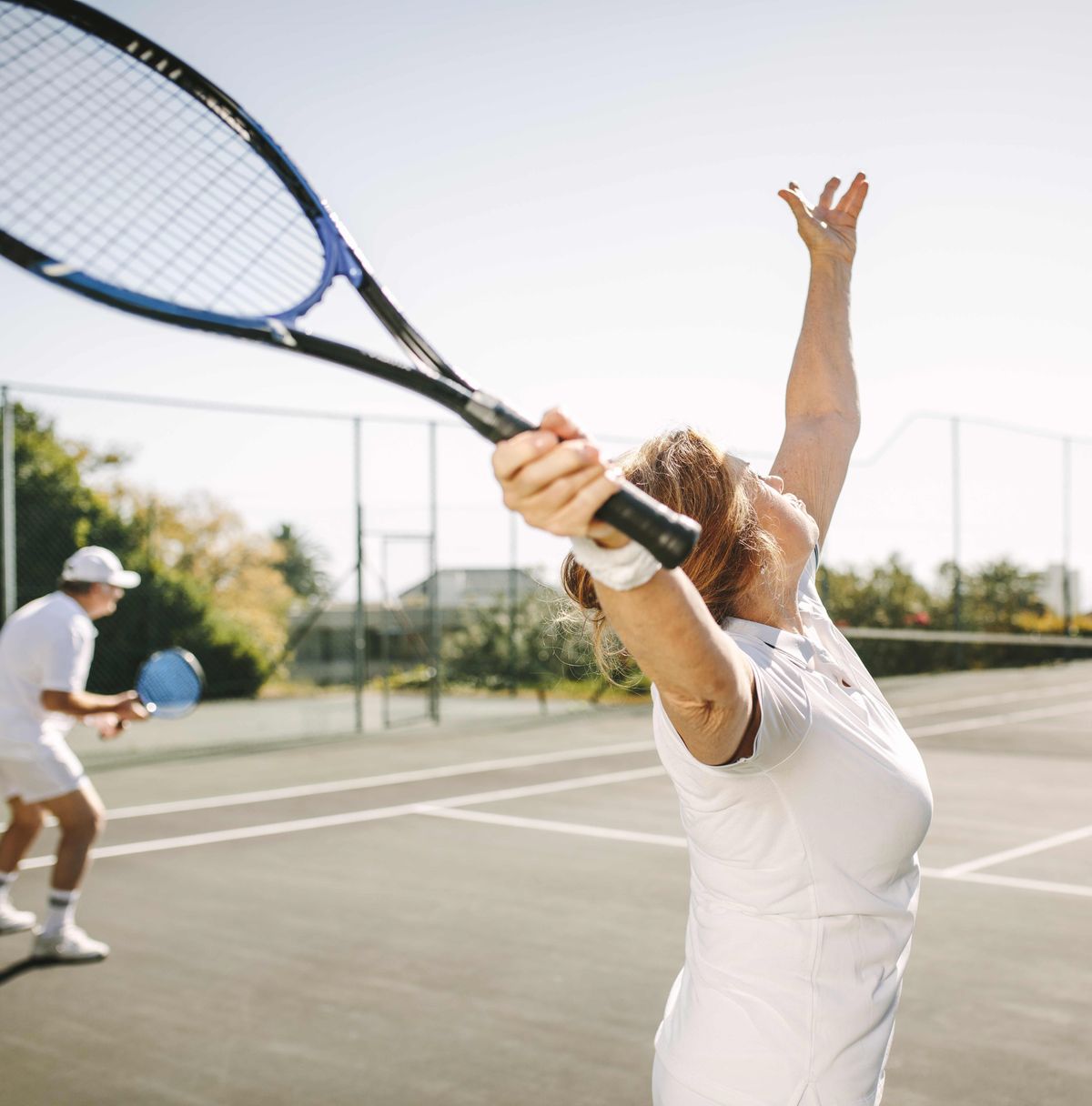 Play tennis with like-minded people