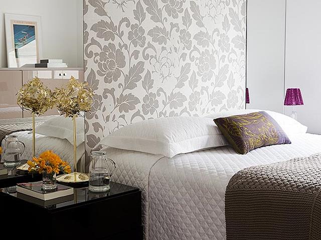 Resultado de imagem para ambiente com uma sÃ³ parede com papel de parede