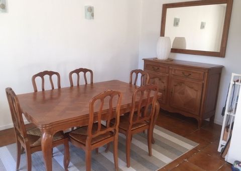 Meubles table à manger chaises et bahut