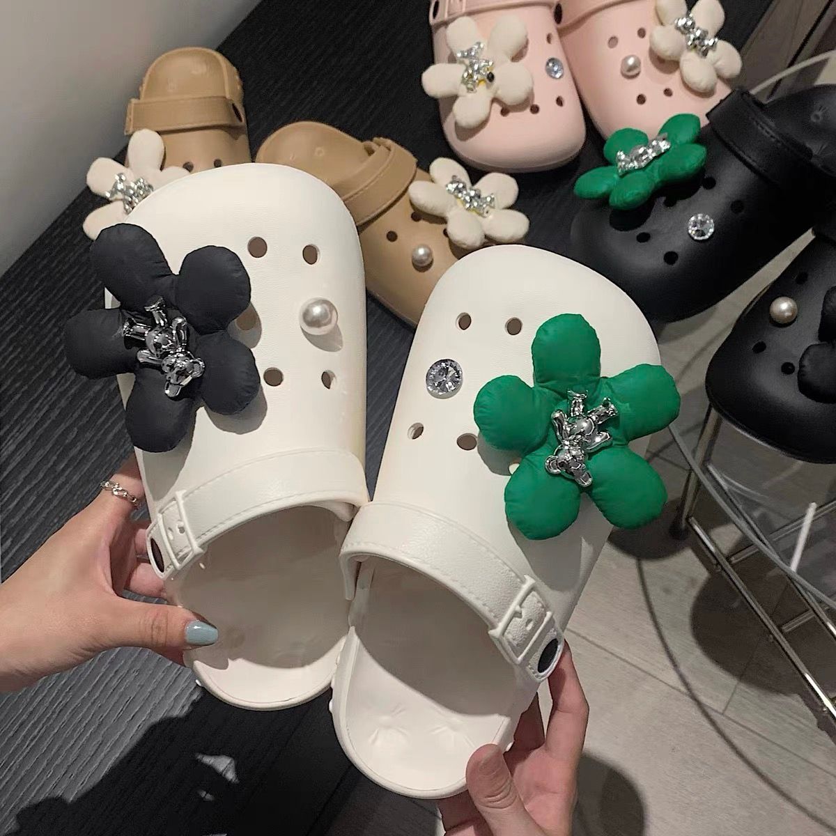 Kaws designers crocs SNZZ405 image