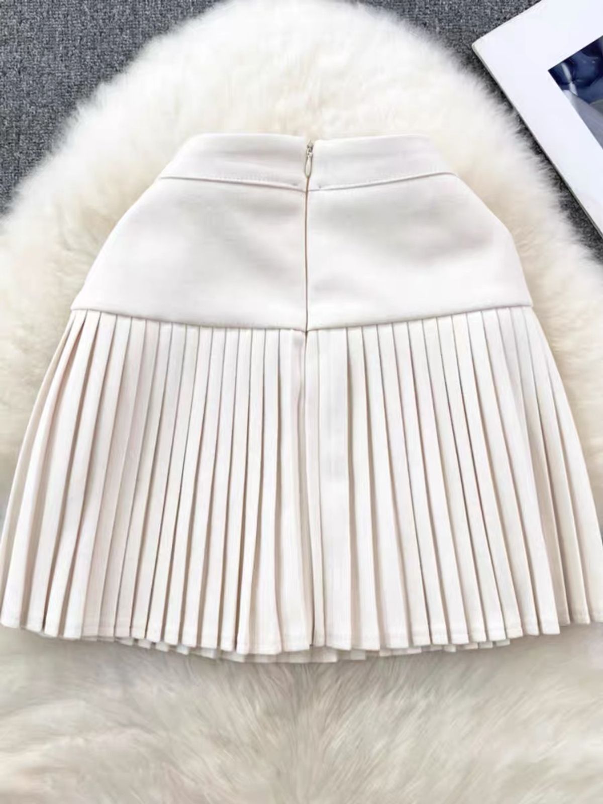 Cover your tracks pleat skirt SZZ420 image