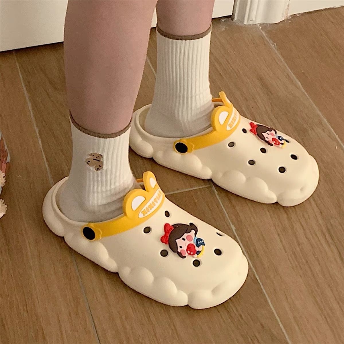 Relaxing all summer crocs SNZZ348 image