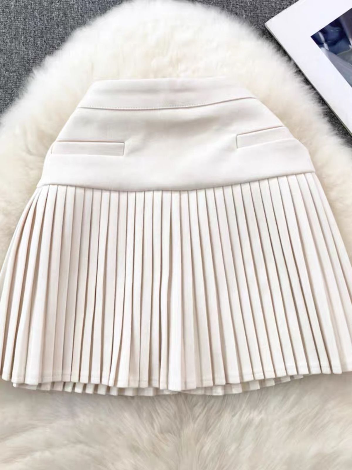 Cover your tracks pleat skirt SZZ420 image