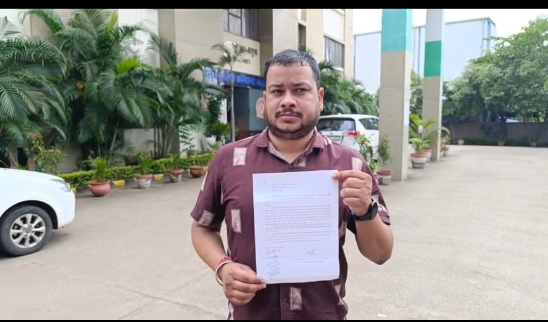 दानिश हिल्स में वाहन पर हमले का आरोप, ओम राजावत ने पुलिस आयुक्त कार्यालय में सौंपा ज्ञापन