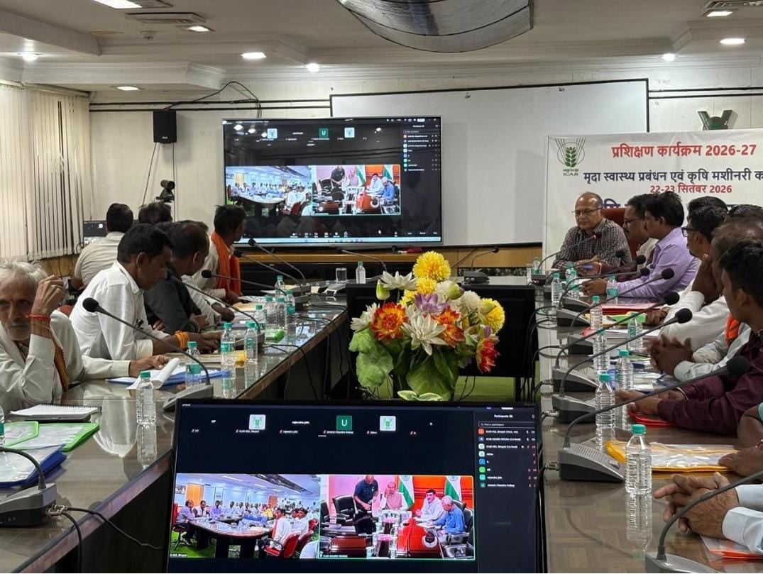 विदिशा के किसानों को मृदा स्वास्थ्य प्रबंधन और आधुनिक कृषि उपकरणों का प्रशिक्षण