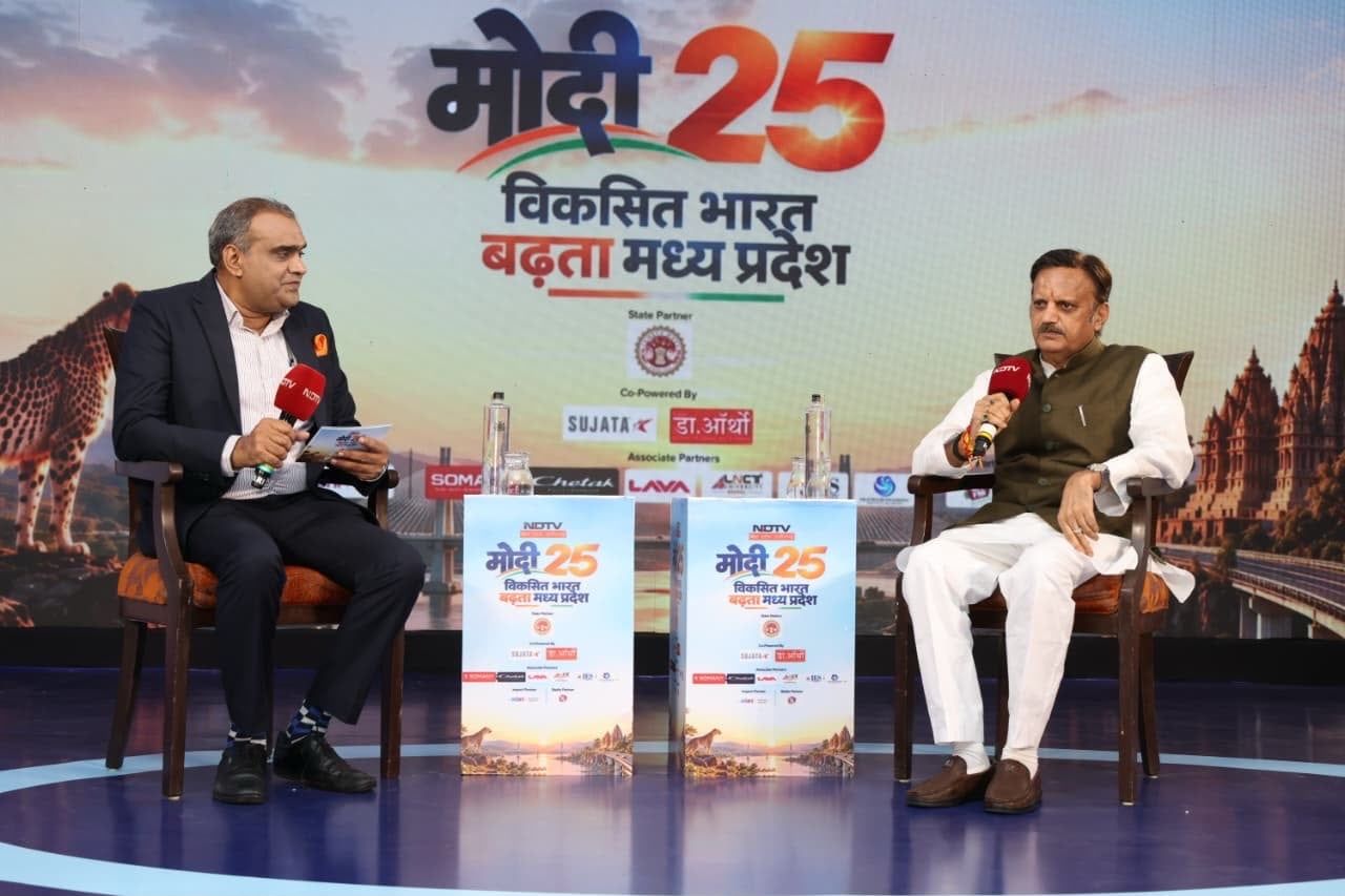 स्वास्थ्य सेवाओं में आधुनिक तकनीक और एआई का बढ़ेगा उपयोग: उप मुख्यमंत्री शुक्ल