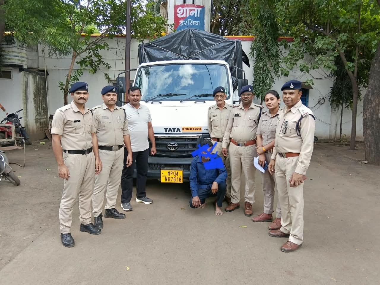 बैरसिया पुलिस ने वाहन चेकिंग के दौरान पकड़ा शराब से भरा वाहन, एक आरोपी गिरफ्तार