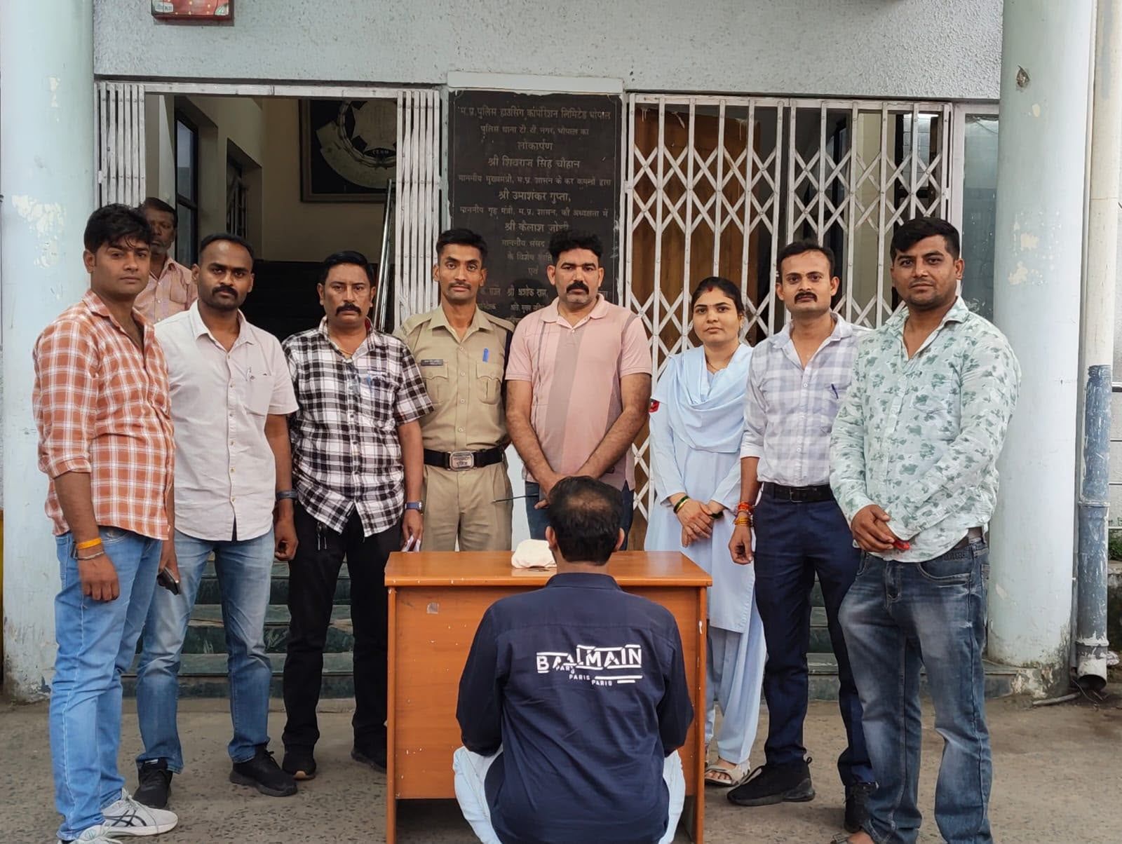 खंडहर मकानों के पास पिस्टल लेकर घूम रहा युवक गिरफ्तार, जिंदा कारतूस भी बरामद, टीटी नगर पुलिस की कार्रवाई, संदिग्ध गतिविधियों की सूचना पर दबोचा