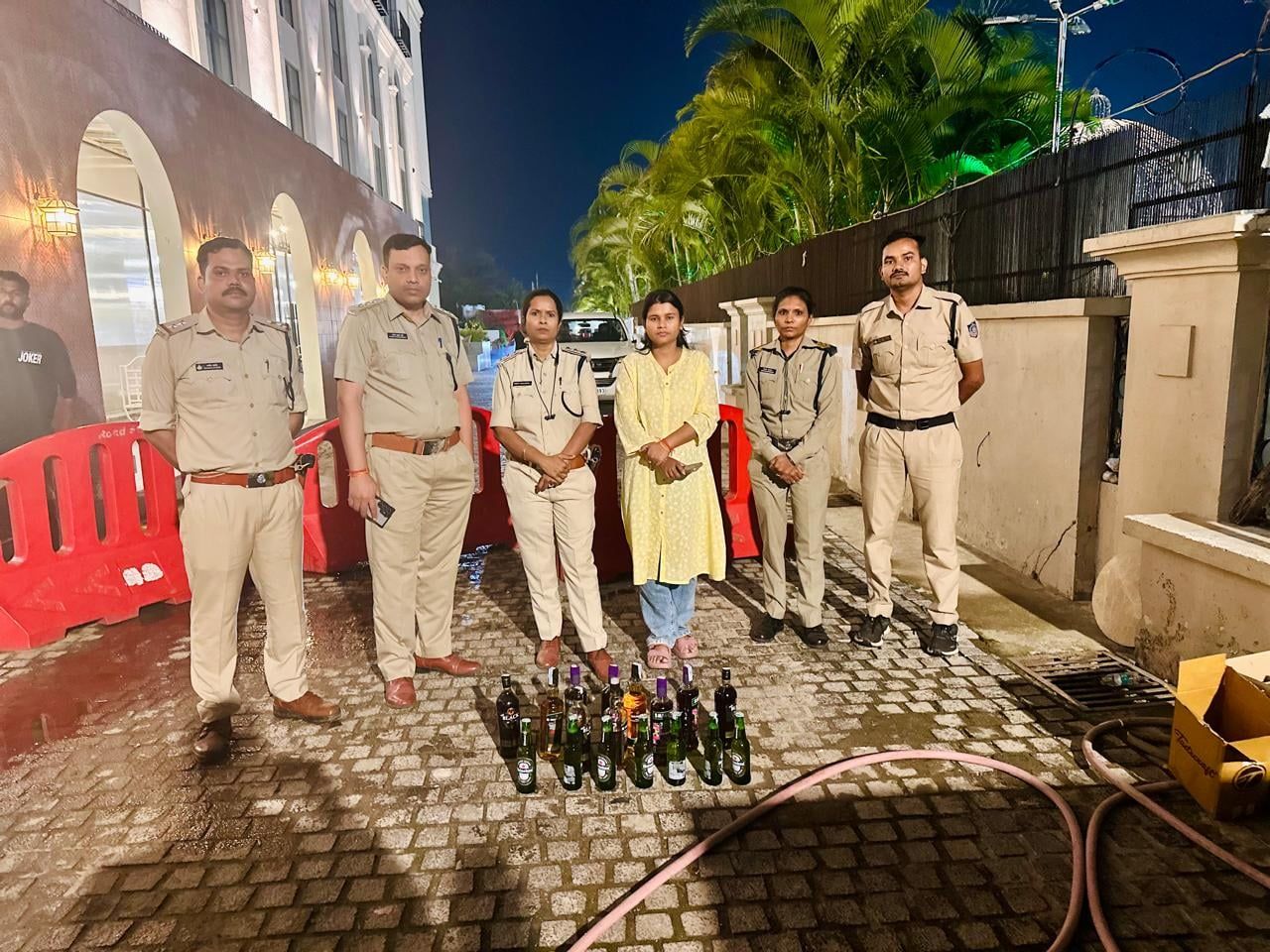 अवैध शराब के खिलाफ आबकारी विभाग की कार्रवाई, कई स्थानों से मदिरा जब्त