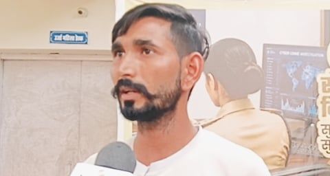 गणेश विसर्जन चल समारोह में डीजे पर छत से पानी डालने का आरोप, 4 से 5 लाख के नुकसान का दावा, देखें वीडियो