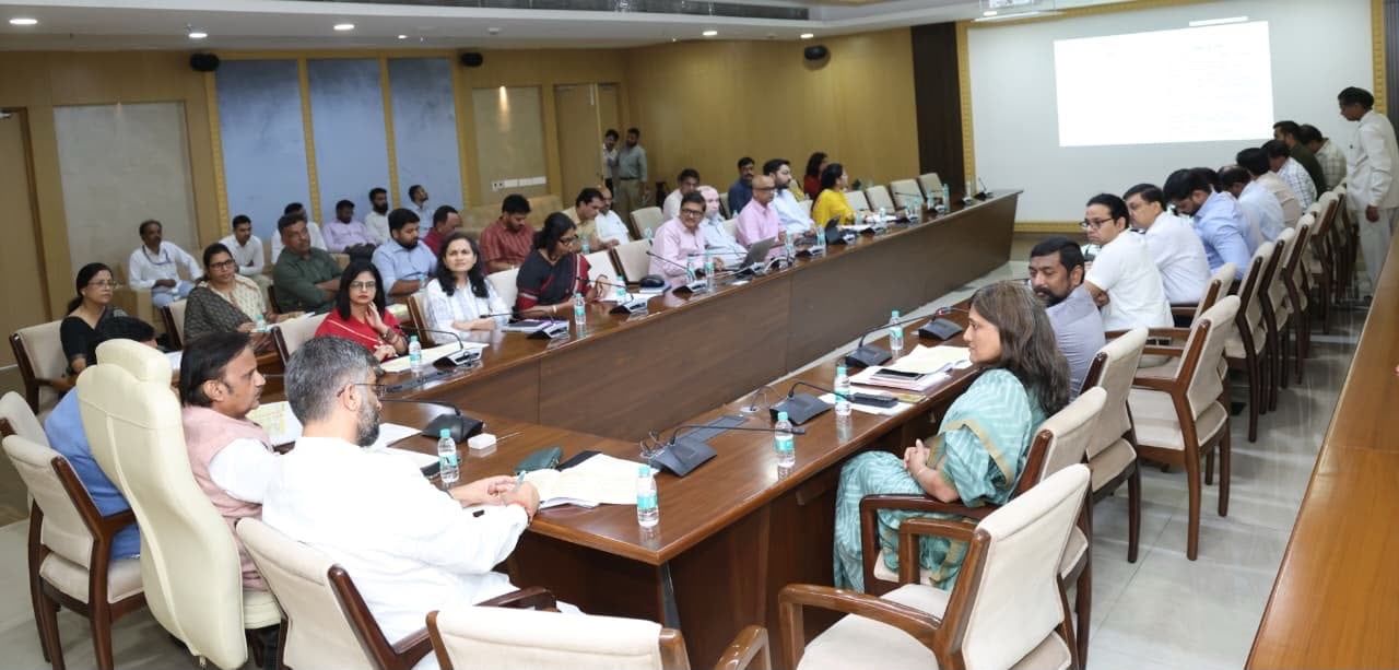 सेवा सेतु अभियान के तहत 3 और 4 अक्टूबर को लगेंगे सेवा शिविर, उपमुख्यमंत्री शुक्ल ने की अभियान की समीक्षा