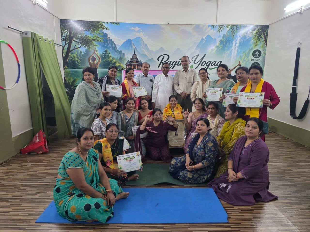 अग्रवाल संघ युवा महिला मंडल के सात दिवसीय निःशुल्क योग शिविर का समापन