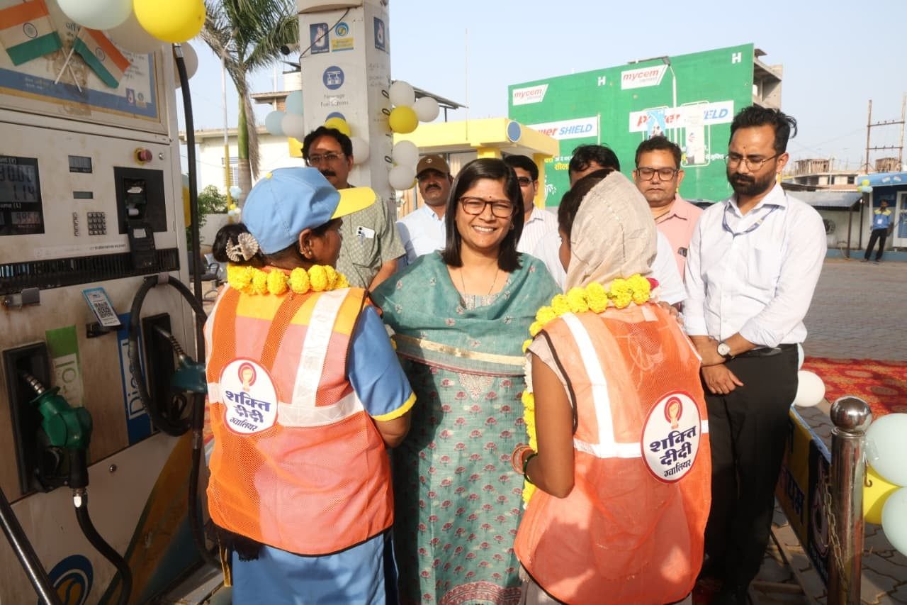 ग्वालियर में पांच और महिलाएं बनीं ‘शक्ति दीदी’, अब 132 महिलाएं संभाल रहीं फ्यूल डिलीवरी, देखें वीडियो