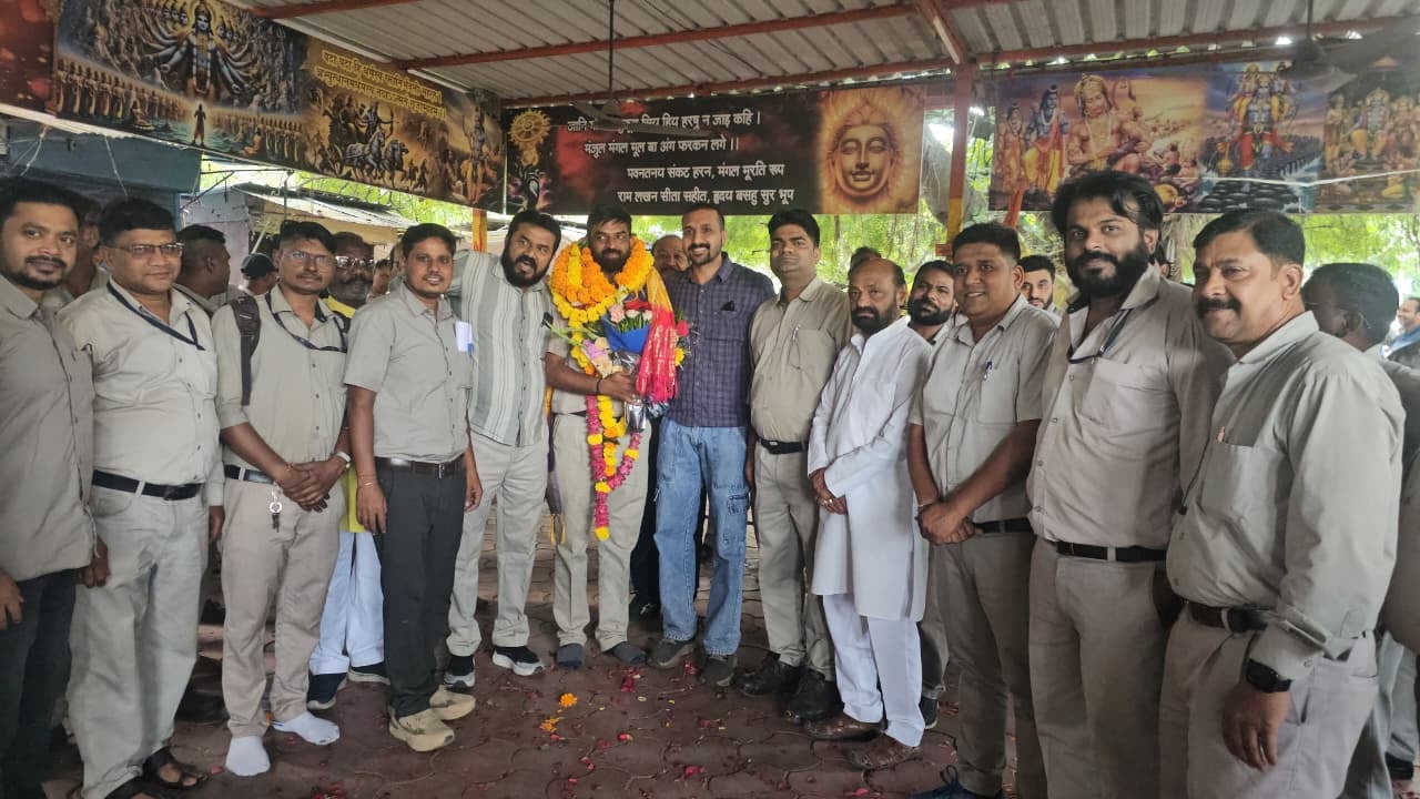 नितिन कोंडे का जन्मदिन कठैत फैंस क्लब ने धूमधाम से मनाया