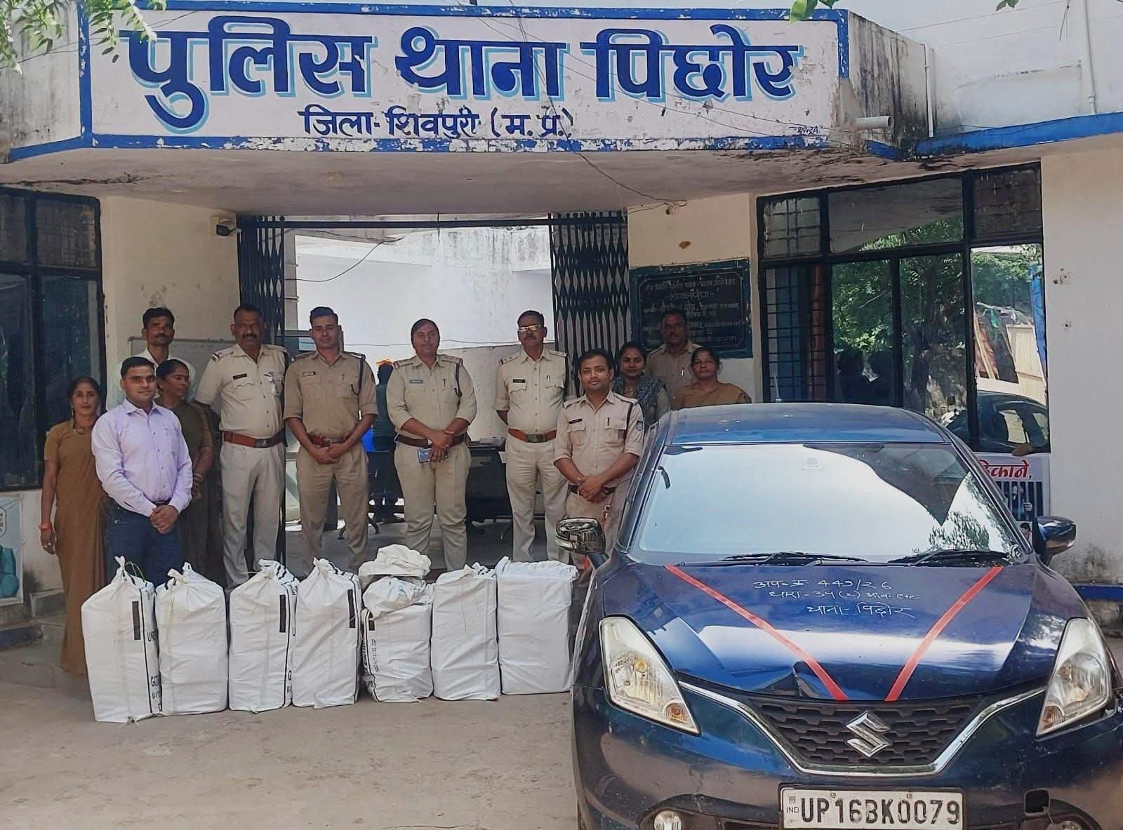 पिछोर पुलिस की बड़ी कार्रवाई, 27 पेटी अवैध शराब के साथ बलेनो कार जब्त, देखें वीडियो