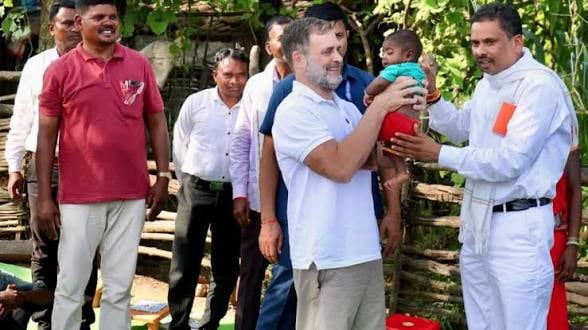 राहुल गांधी के दौरे का राजनीतिक विरोध जायज़, लेकिन मृतक के घर जाकर संवेदना व्यक्त करने की भारतीय संस्कृति को ‘पॉलिटिकल टूरिज्म’ कहना भारतीयता का अपमान