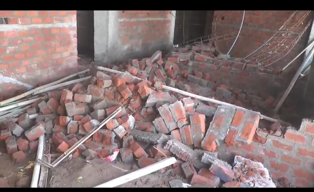 नगर निगम ने अवैध निर्माण पर की कार्रवाई, अतिक्रमित हिस्सा हटाने के निर्देश