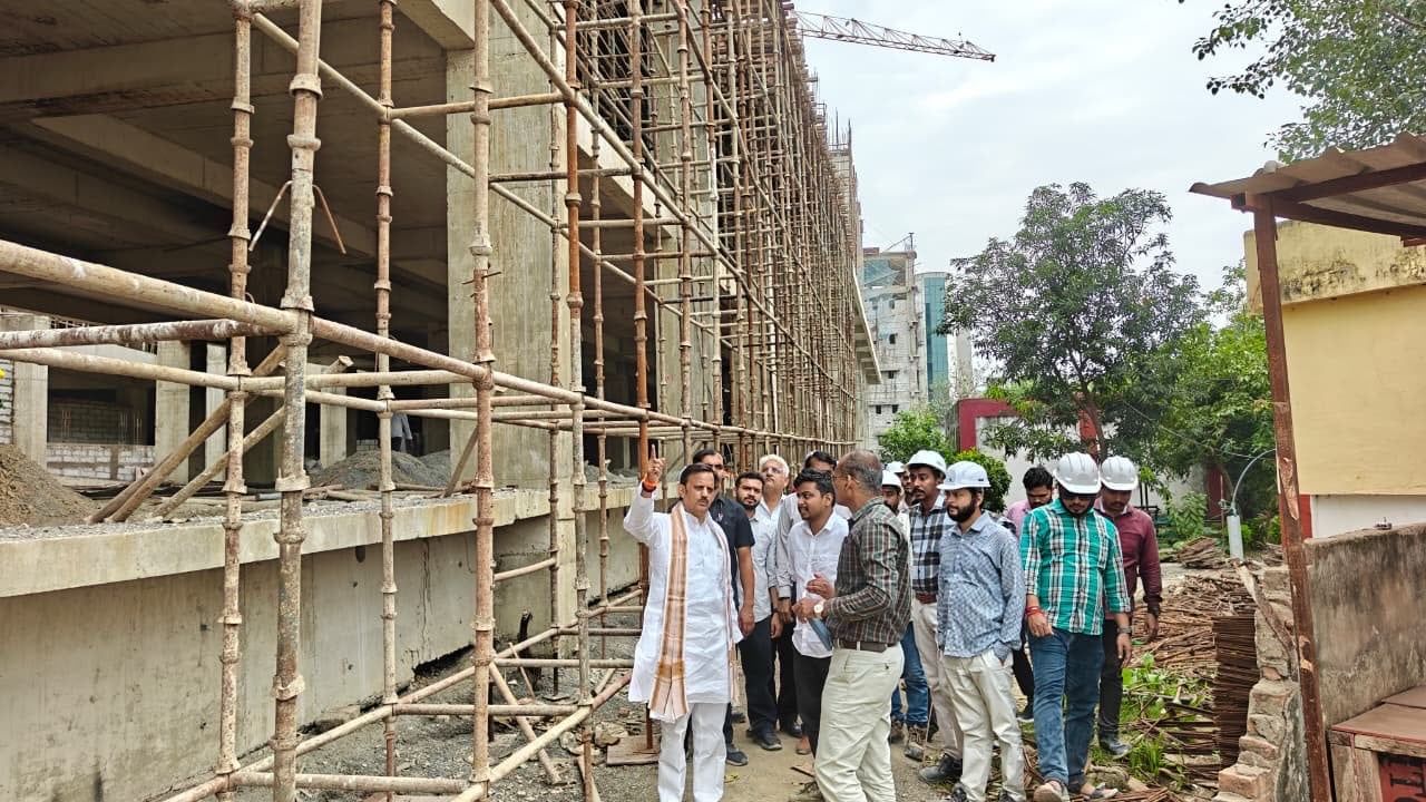 उप मुख्यमंत्री शुक्ल ने किया संजय गांधी अस्पताल परिसर का निरीक्षण, 750 बेड के मैटरनिटी और 300 बेड के कैंसर अस्पताल का लिया जायजा