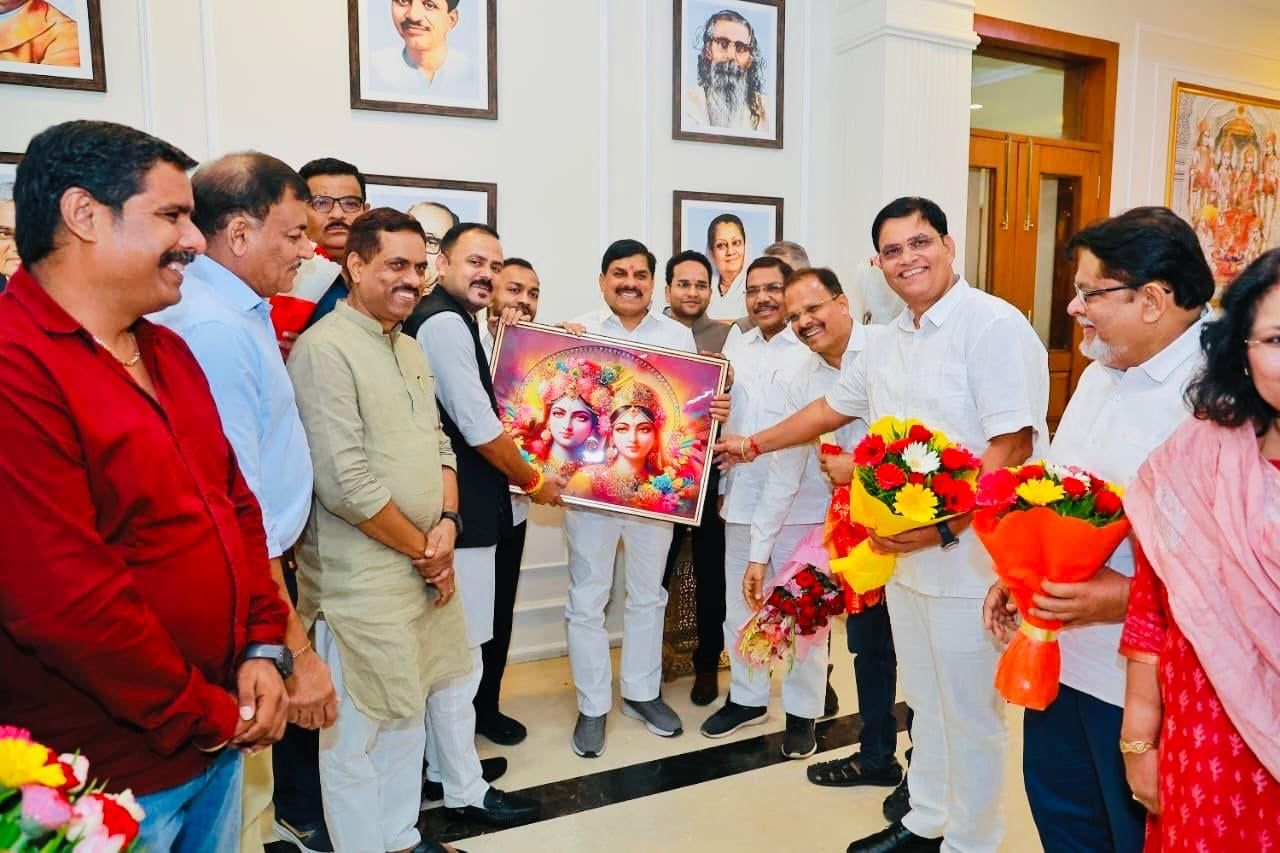 व्यापारी हितों को लेकर मुख्यमंत्री डॉ. मोहन यादव से कैट प्रतिनिधिमंडल की अहम मुलाकात, व्यापारिक विकास के मुद्दों पर हुआ सार्थक संवाद