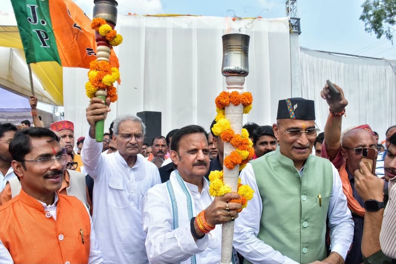 सेवा ज्योति यात्रा में उप मुख्यमंत्री राजेंद्र शुक्ल ने दिलाया विकसित भारत का संकल्प, 2047 के लक्ष्य में योगदान का किया आह्वान