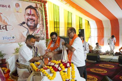 श्रीराम कथा के छठवें दिन भक्तिरस में डूबा कथा परिसर, आचार्य मनोज अवस्थी महाराज ने भगवान श्रीराम के आदर्शों और जीवन मूल्यों का किया वर्णन