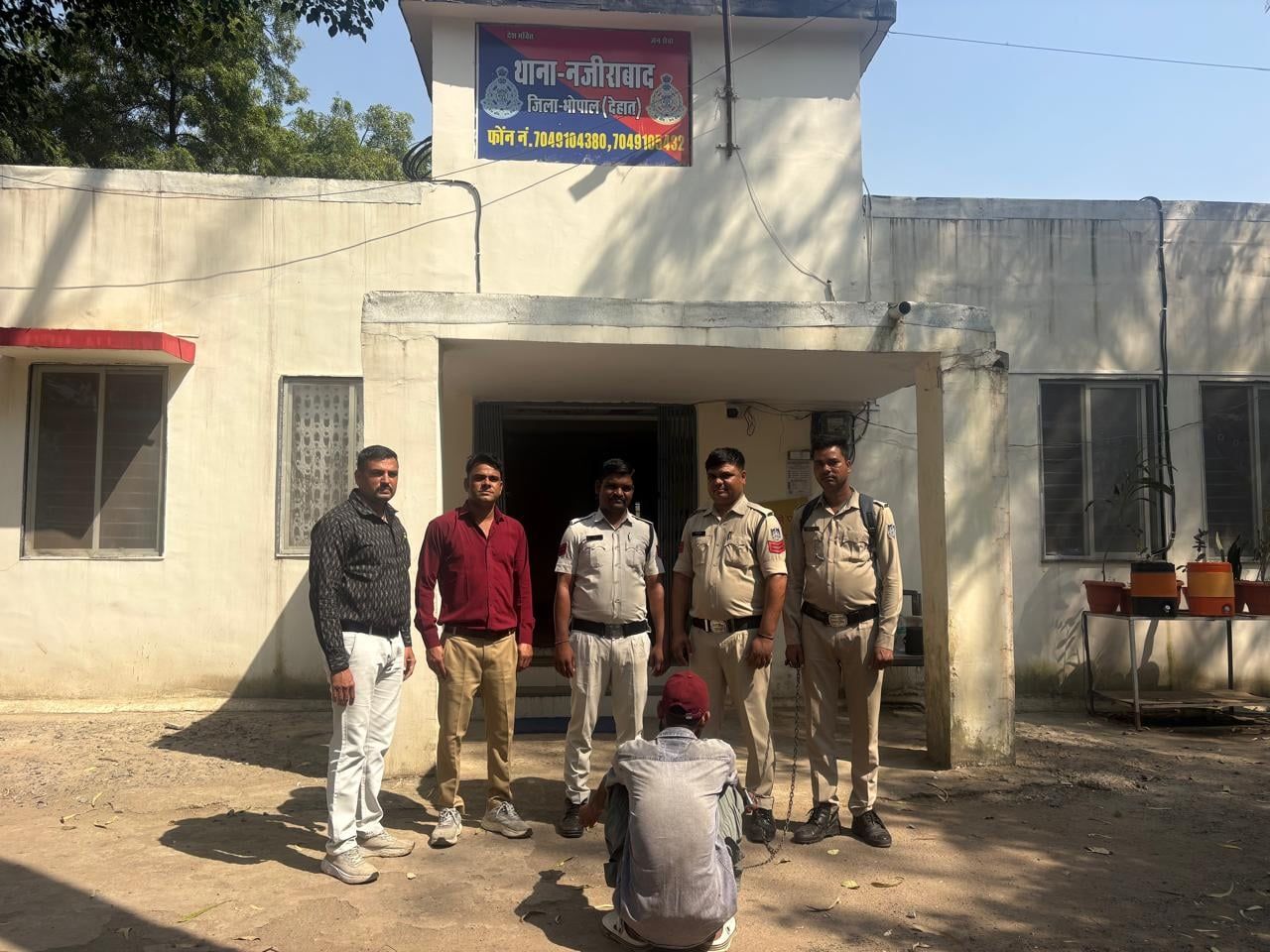 नजीराबाद पुलिस की बड़ी कार्रवाई, 24 घंटे में सरकारी स्कूल की नकबजनी का खुलासा; आरोपी गिरफ्तार, चोरी का माल बरामद