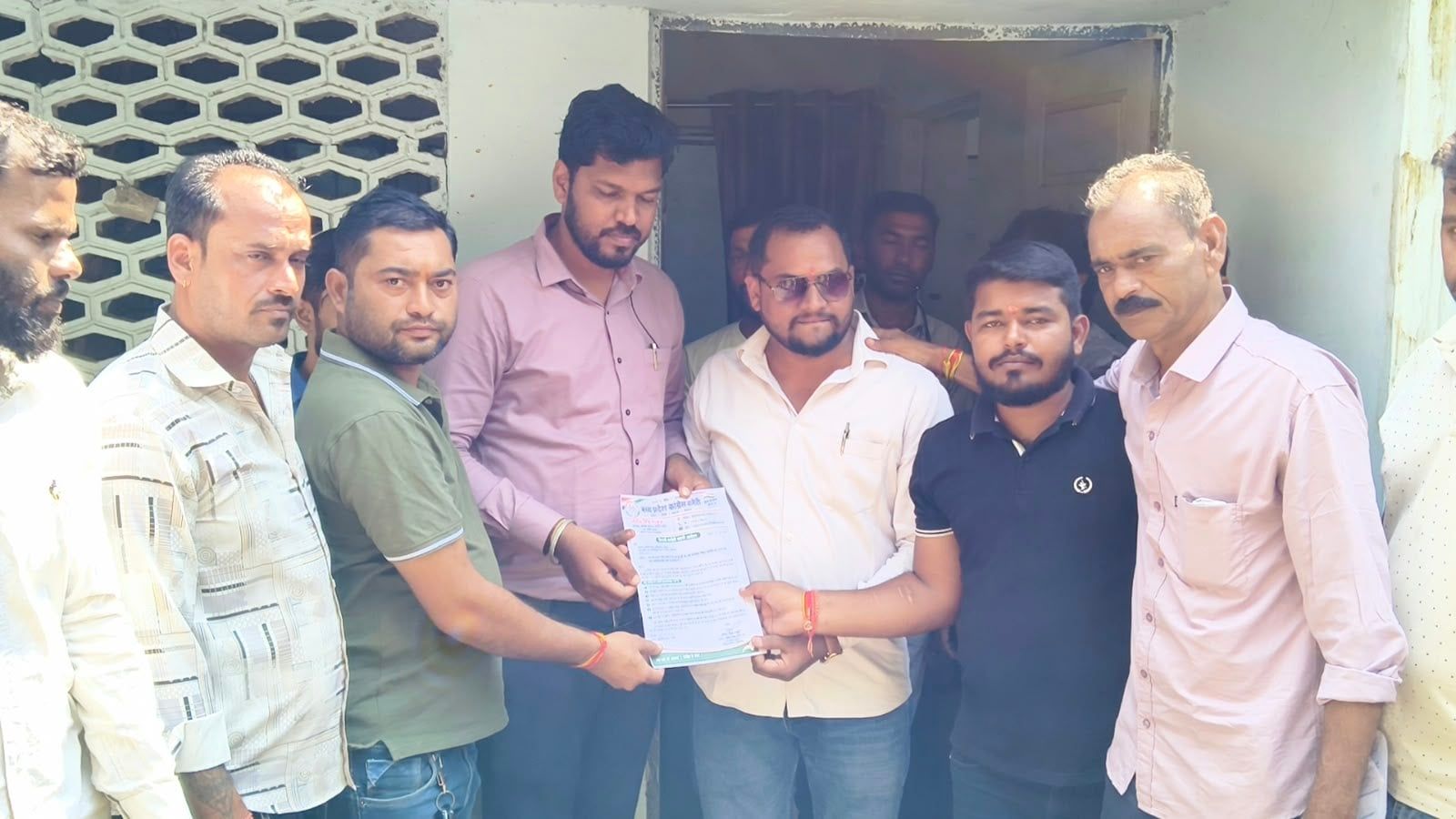 बिजली कटौती और मेंटेनेंस की समस्या पर युवा कांग्रेस का प्रदर्शन, खजूरी सड़क विद्युत कार्यालय का घेराव, देखें वीडियो