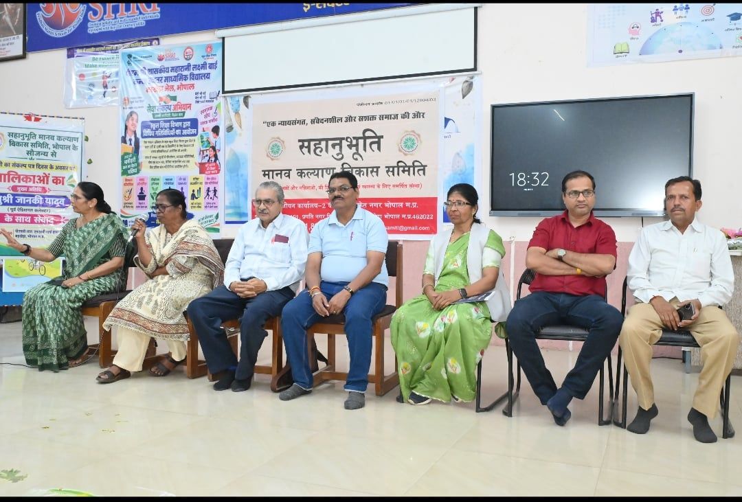 पीएम संकल्प पत्र दिवस पर 180 बालिकाओं ने पूर्व अपर आयुक्त जानकी यादव से किया संवाद, करियर और भविष्य को लेकर पूछे सवाल
