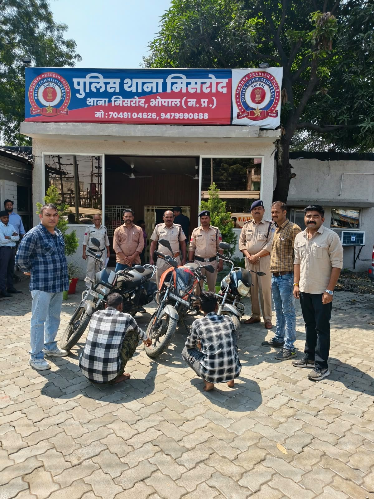 मिसरोद पुलिस की बड़ी कार्रवाई, दो आरोपी गिरफ्तार; चोरी की तीन मोटरसाइकिलें बरामद