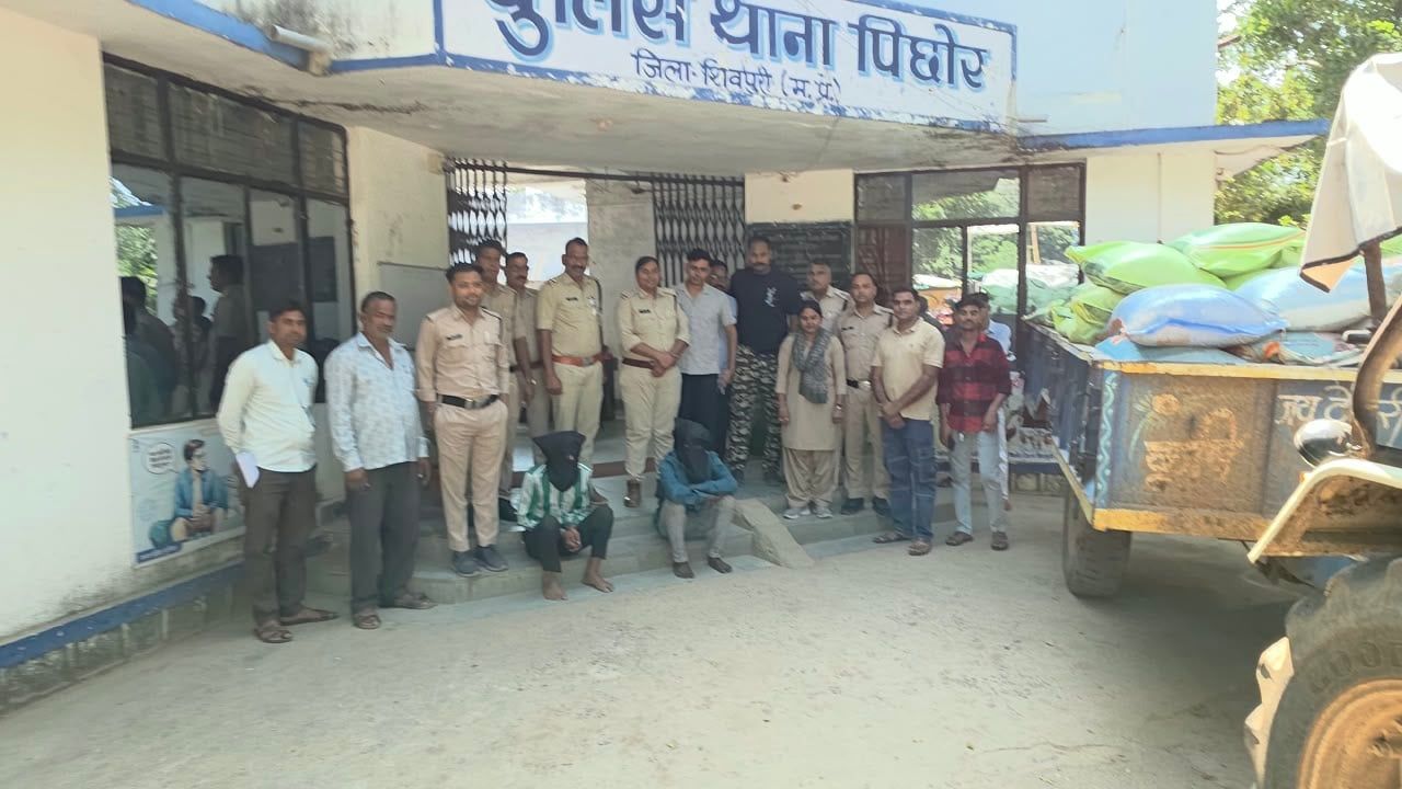 पिछोर में खाद गोदाम चोरी का खुलासा, दो आरोपी गिरफ्तार