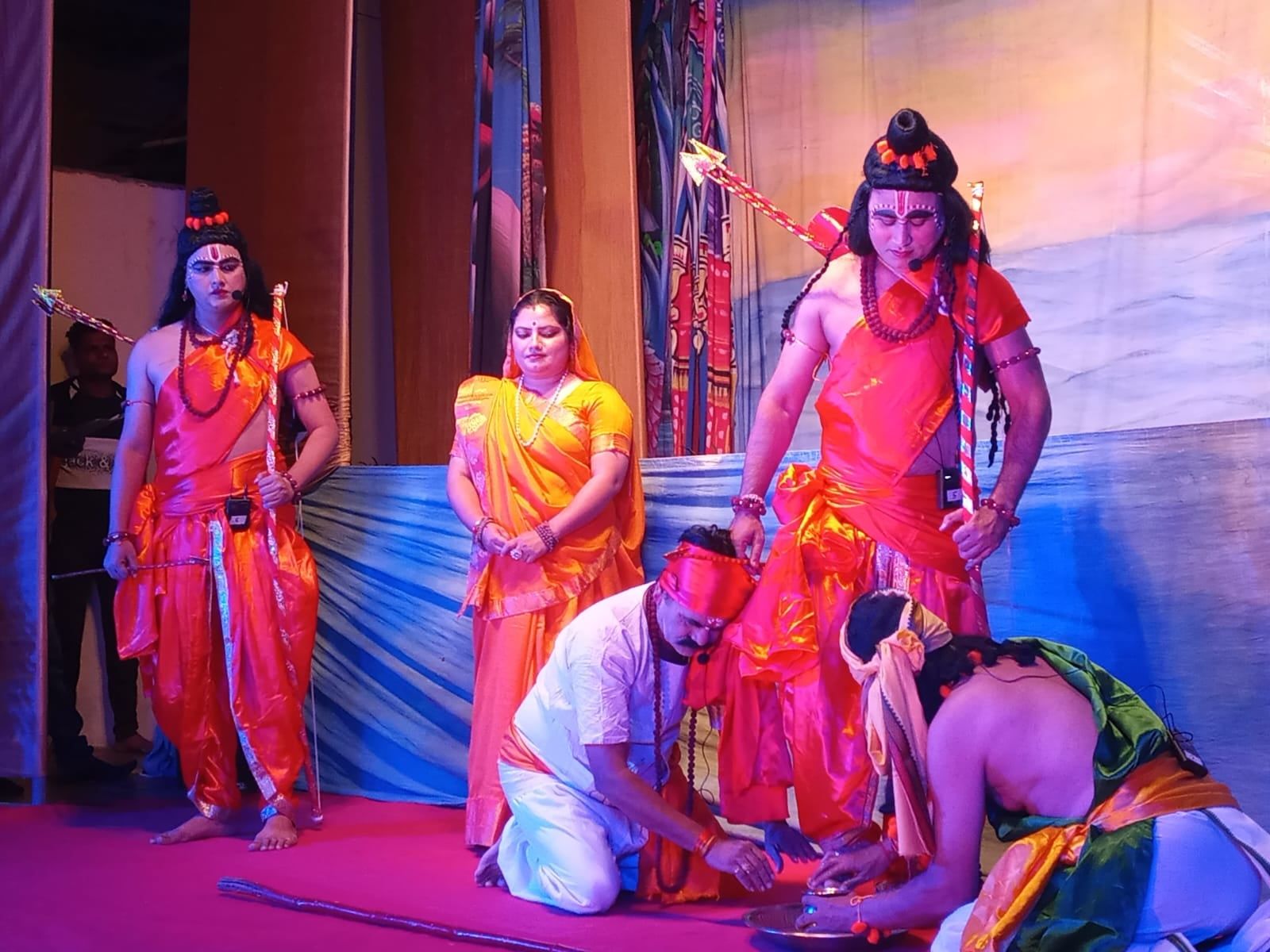 विविध कला विकास समिति की रामलीला में राम-केवट संवाद और भरत मिलाप के प्रसंगों का मंचन