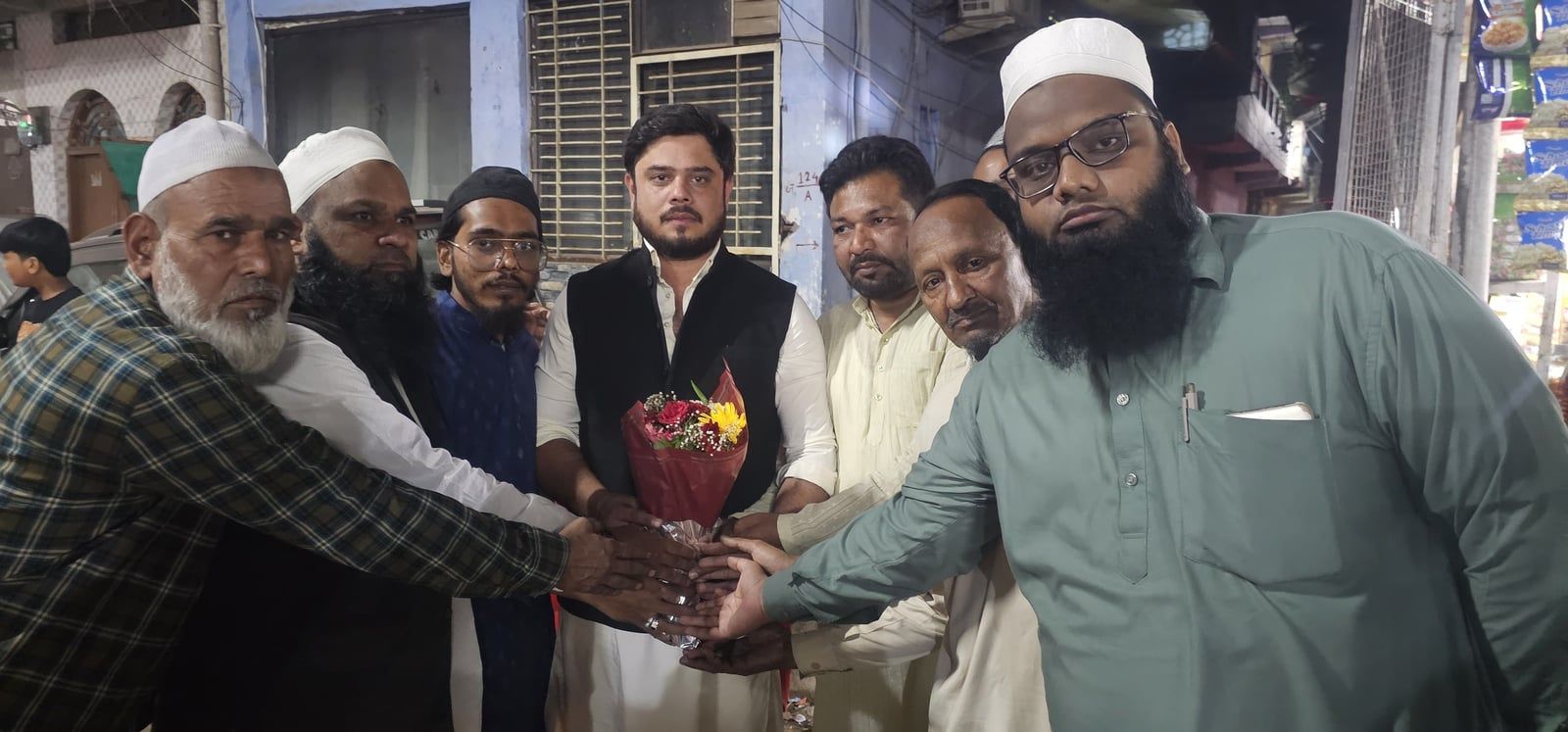 नरेला में AIMIM के युवा कार्यकर्ताओं की बैठक, आदम खान का किया सम्मान